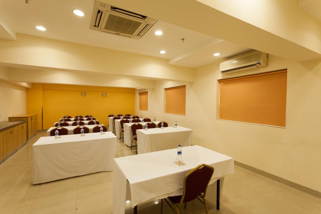 Ginger Ahmedabad Vastrapur Hotel Bagian luar foto