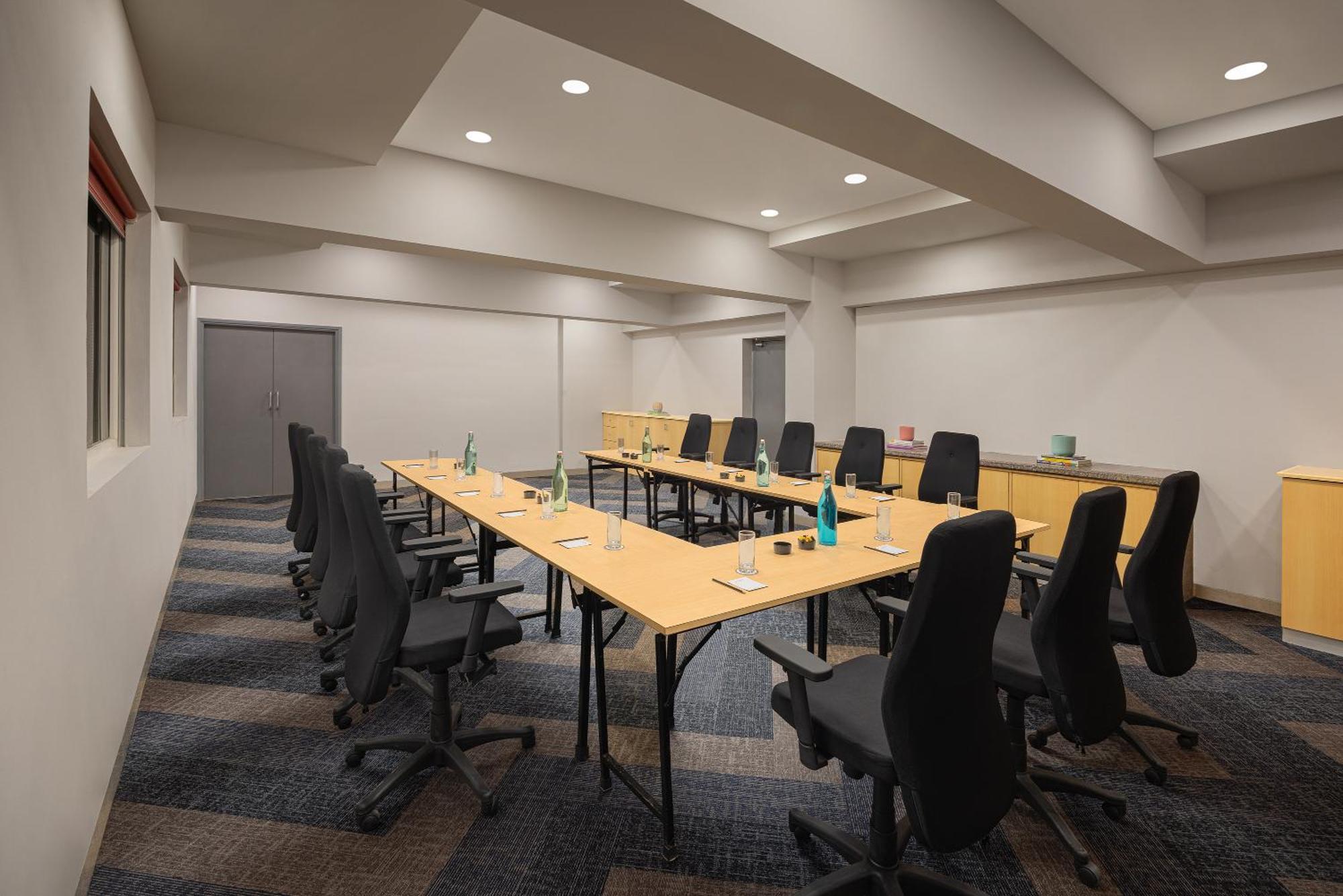 Ginger Ahmedabad Vastrapur Hotel Bagian luar foto