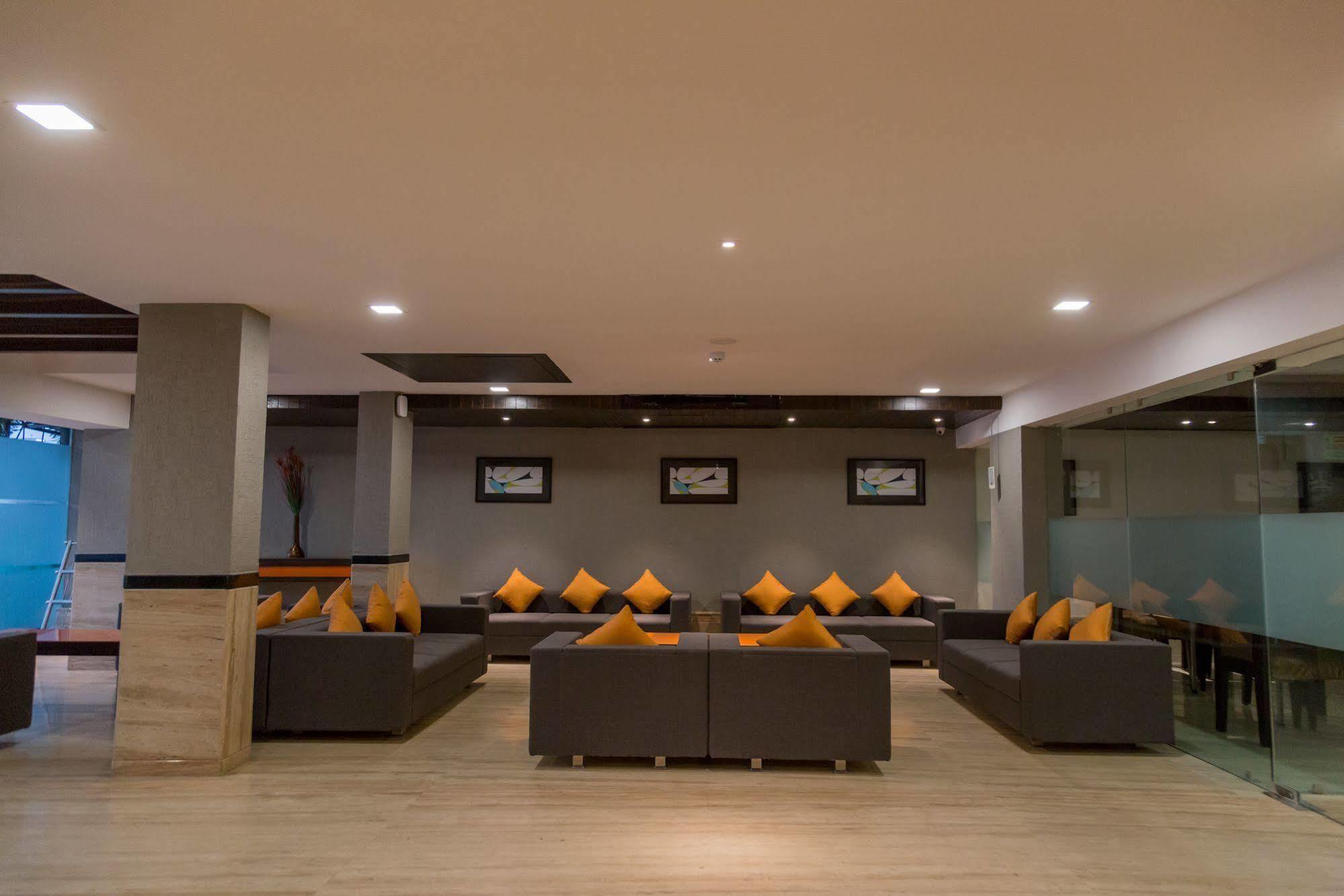 Ginger Ahmedabad Vastrapur Hotel Bagian luar foto
