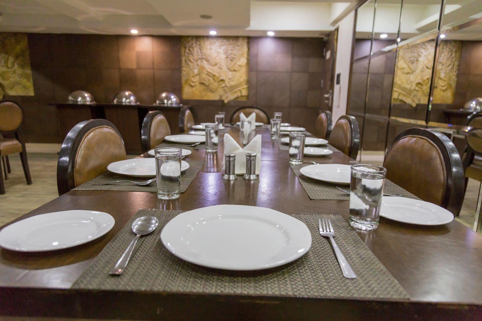 Ginger Ahmedabad Vastrapur Hotel Bagian luar foto