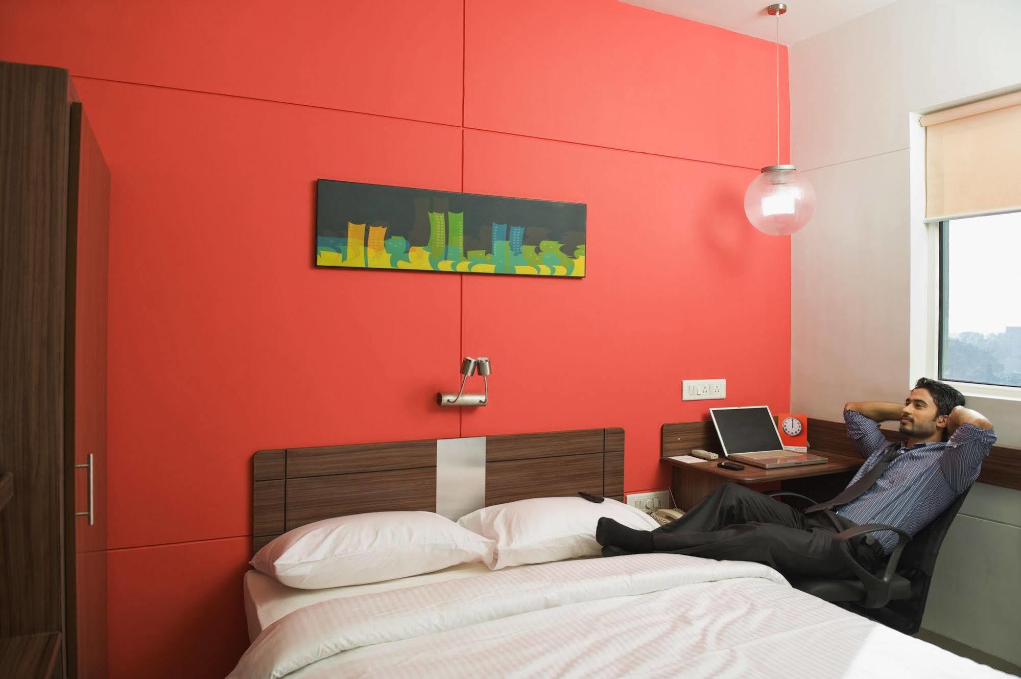 Ginger Ahmedabad Vastrapur Hotel Bagian luar foto