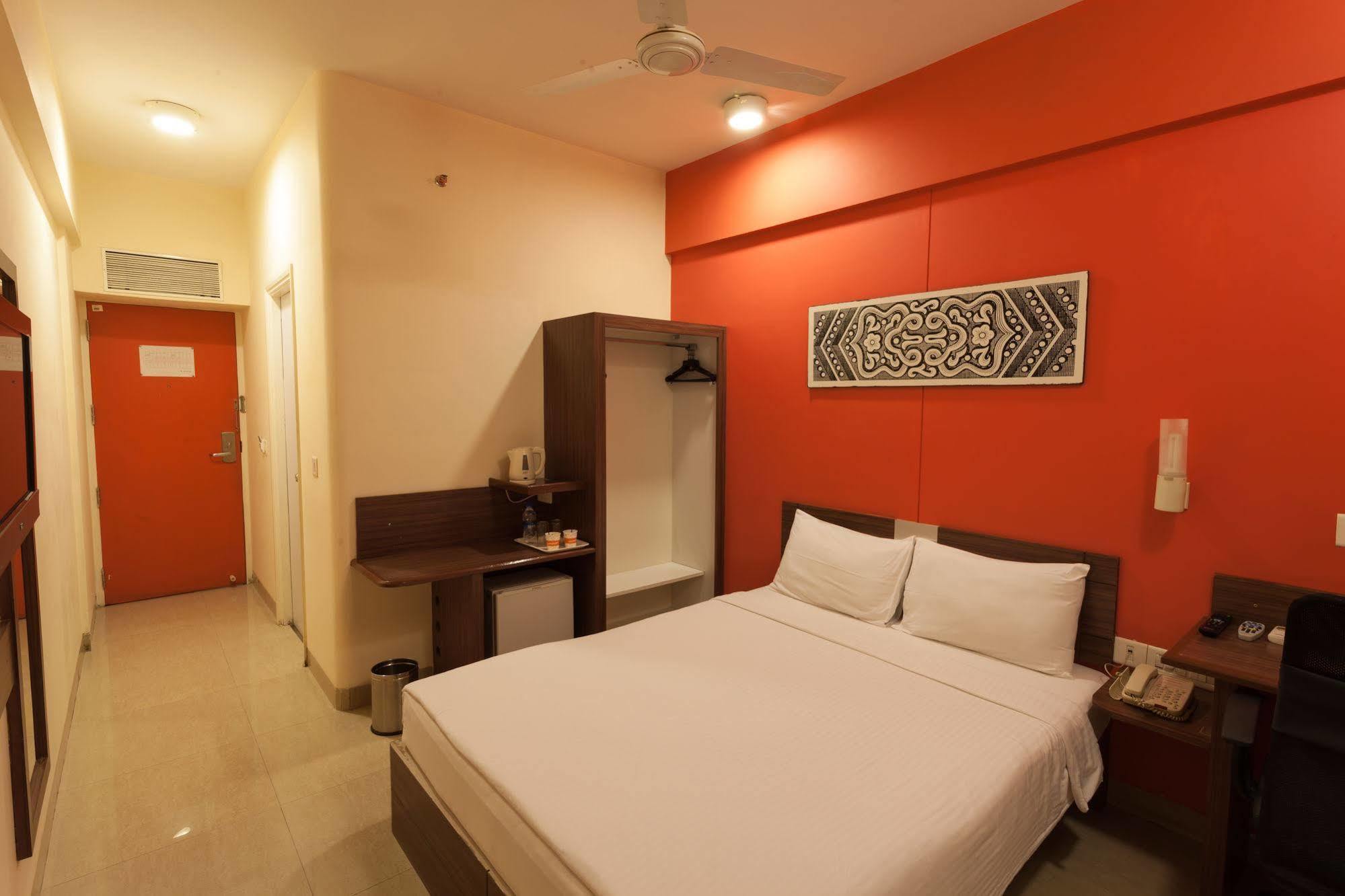Ginger Ahmedabad Vastrapur Hotel Bagian luar foto