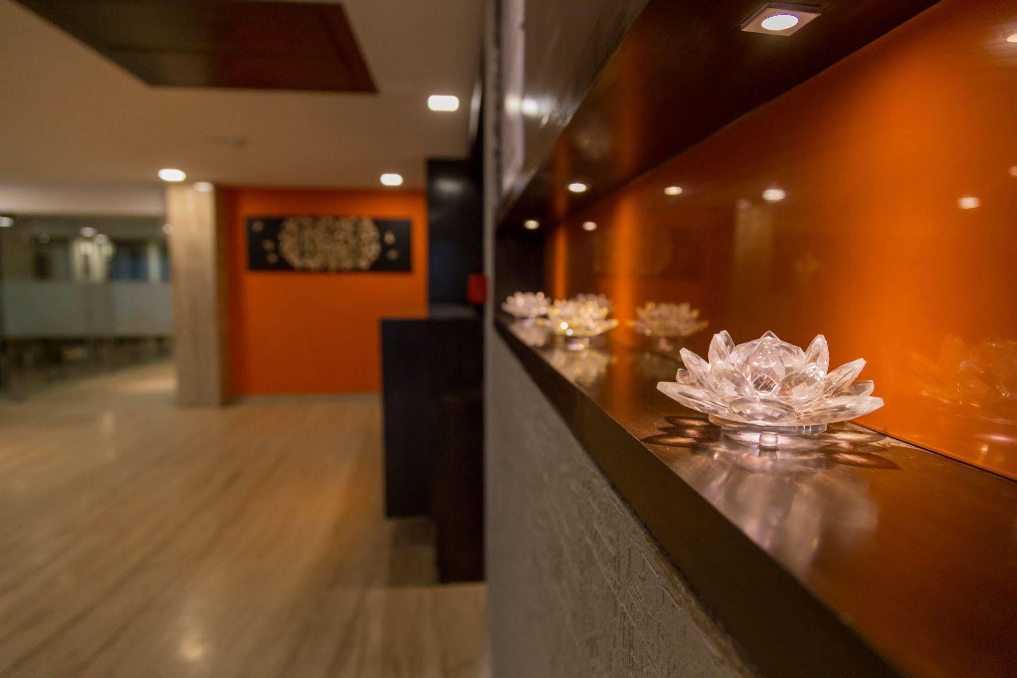 Ginger Ahmedabad Vastrapur Hotel Bagian luar foto