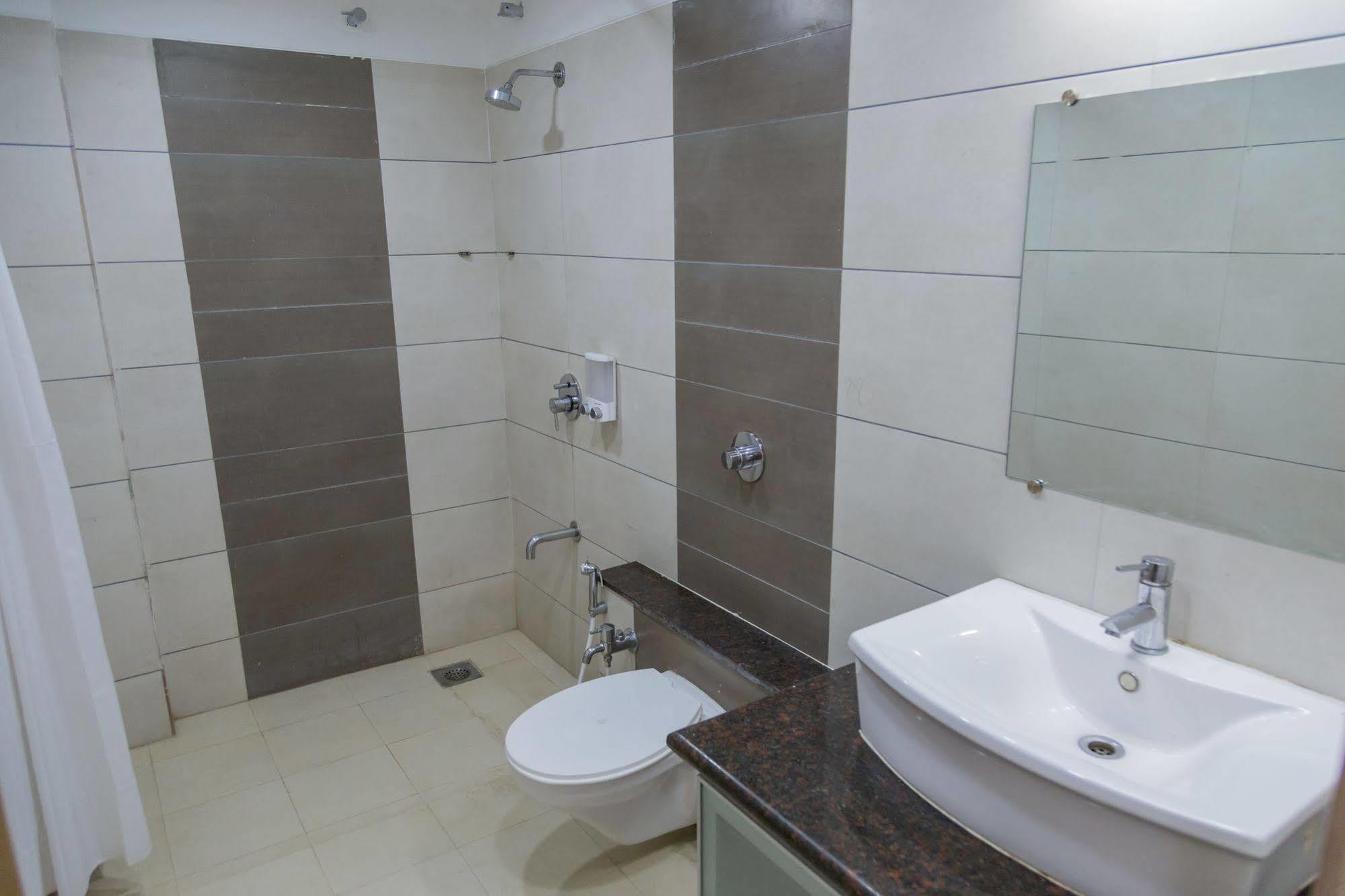 Ginger Ahmedabad Vastrapur Hotel Bagian luar foto