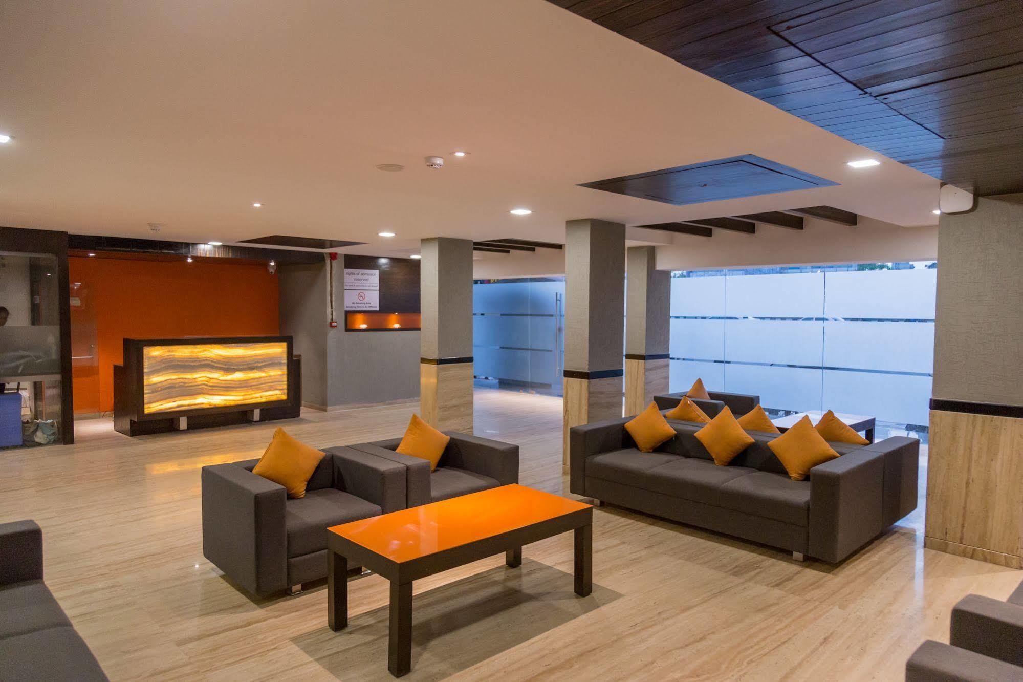 Ginger Ahmedabad Vastrapur Hotel Bagian luar foto