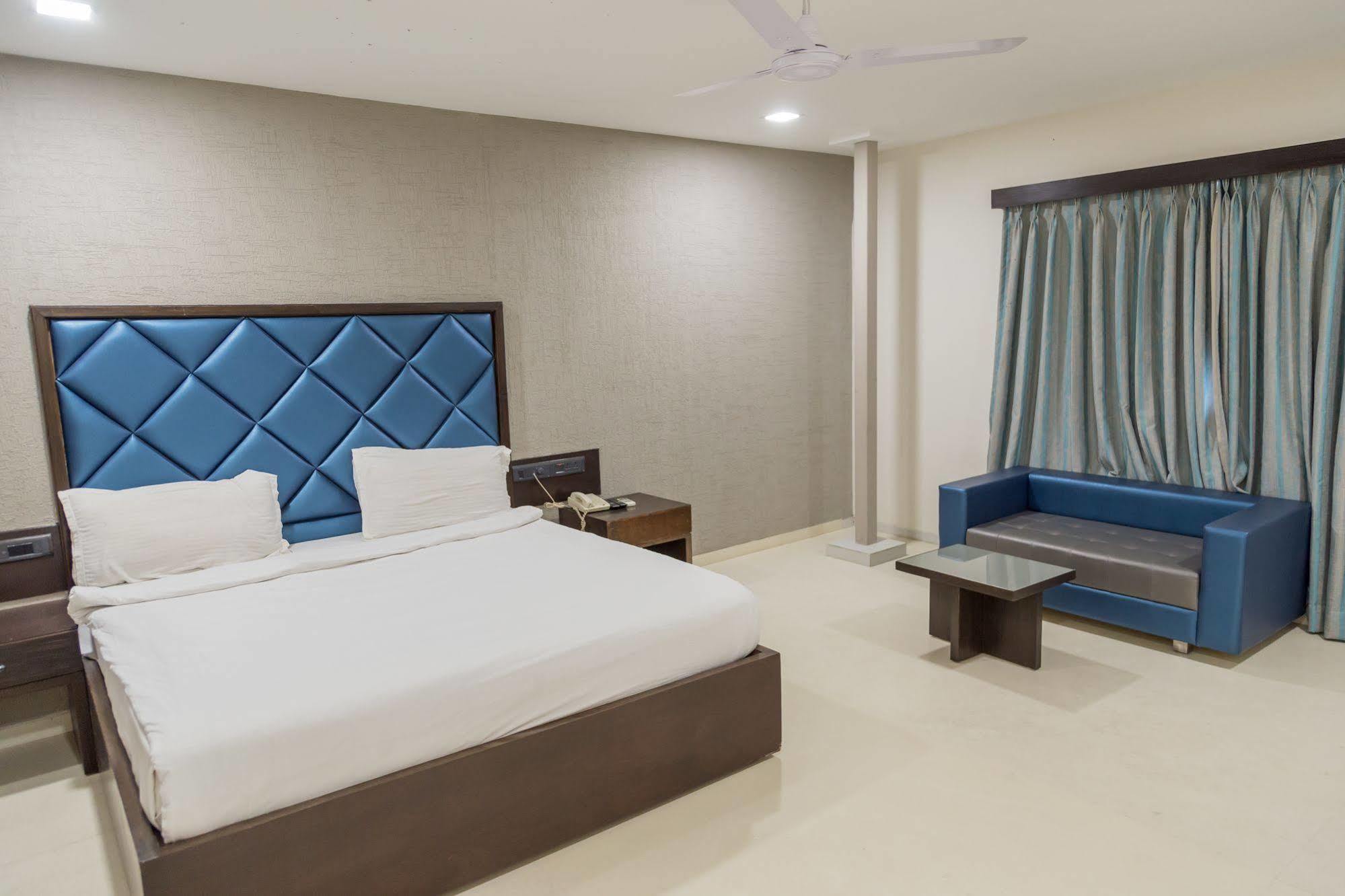Ginger Ahmedabad Vastrapur Hotel Bagian luar foto